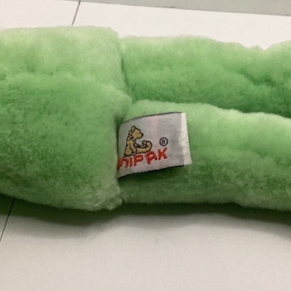 Green frog stuffed animal - Picture 4 of 5